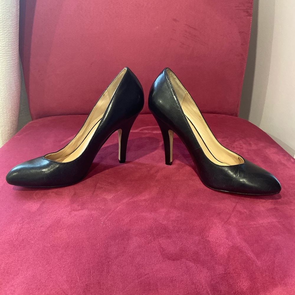 DV Dolve Vita round toe leather pumps